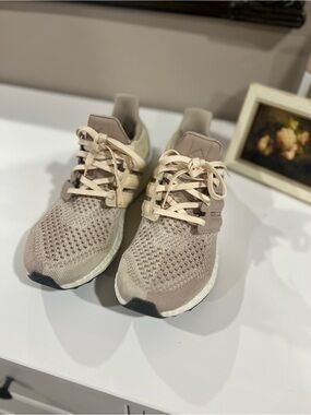 Adidas Women’s Ultraboost Neutral Beige and Light Mauve Running Sneakers. NWOT